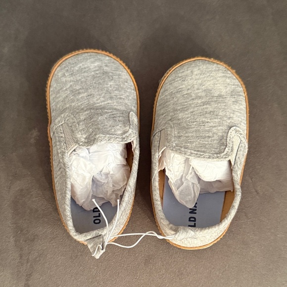 Old Navy Kids Gray Slip-On Slippers - Picture 1 of 3